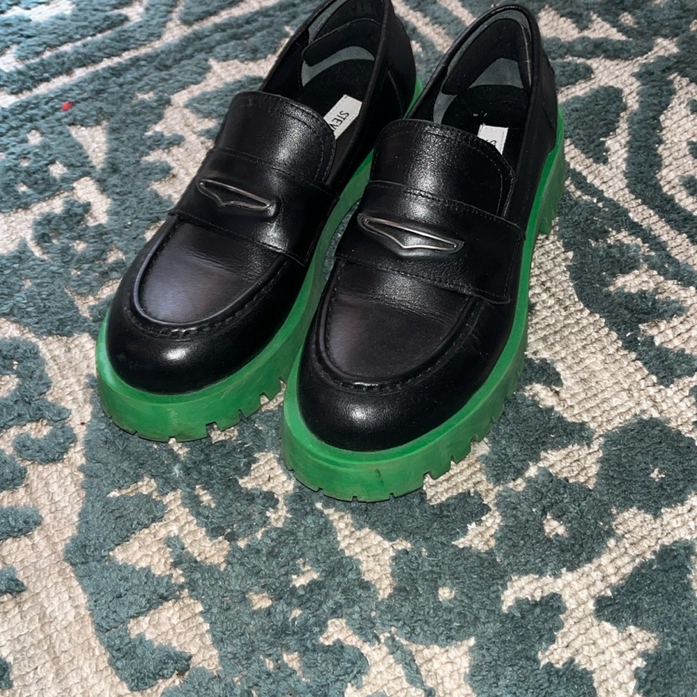 Steve Madden Black Leather Loafers with Green Lug Sole
